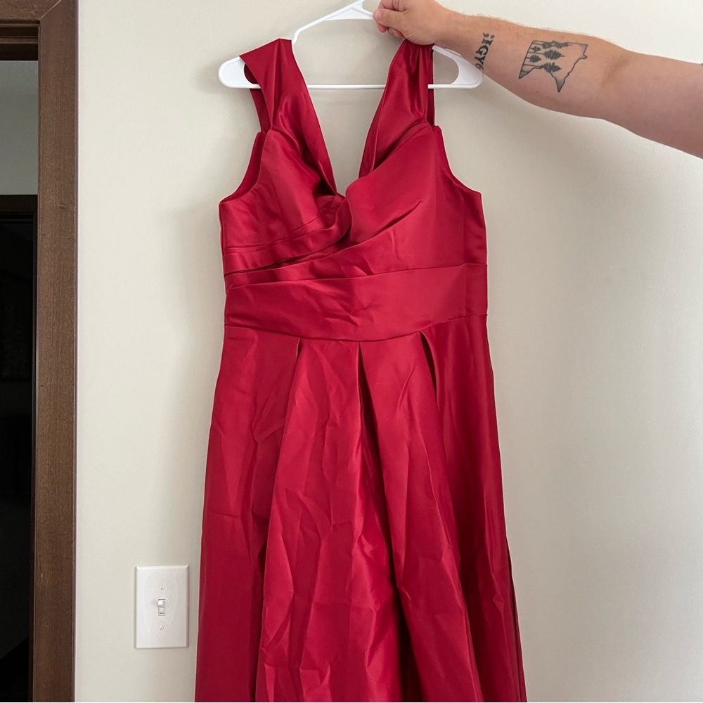 Red Sleeveless V-Neck Satin Dress